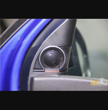 高6R裝丹拿音響及原廠翻蓋倒車影像。
